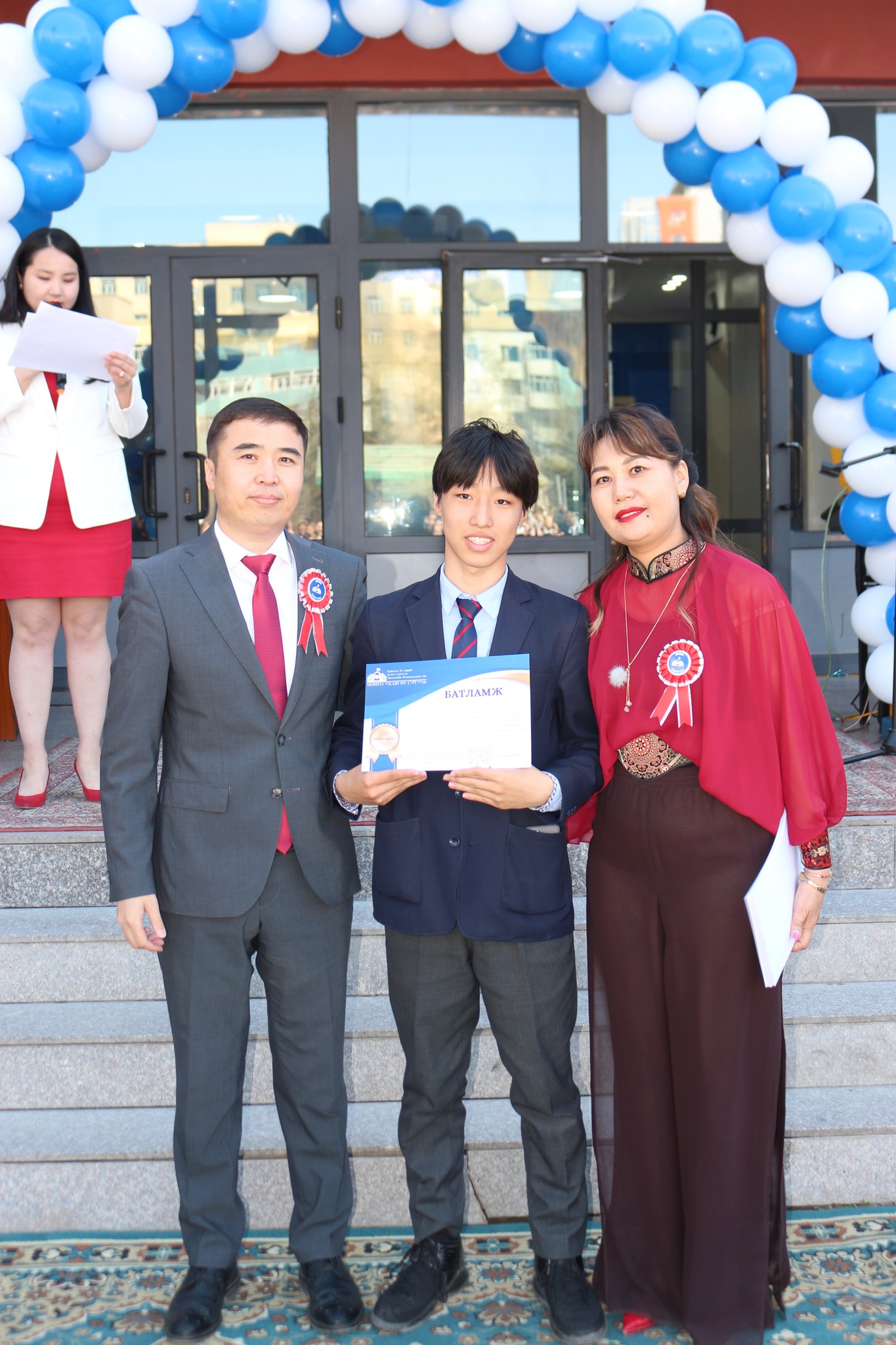 2022-2023 оны хичээлийн жилд амжилт гаргасан суралцагчдад сургалтын төлбөрөөс хөнгөлөх батламж гардууллаа.